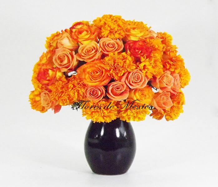 Arreglo floral de flores naranjas
