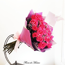 Hermoso Ramo de rosas fucsia