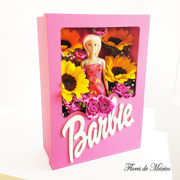 Barbie con flores