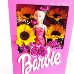 Estuche con Barbie y decorado de flores - Image 2