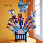 Tiernísimo bebe en cuna con dulces. - Image 5