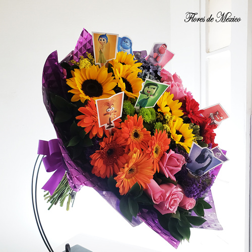 Ramo de flores con todos los colores de la primavera.
