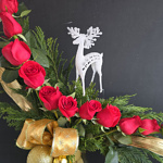 Elegancia Navideña: Brillo y Rosas - Image 3